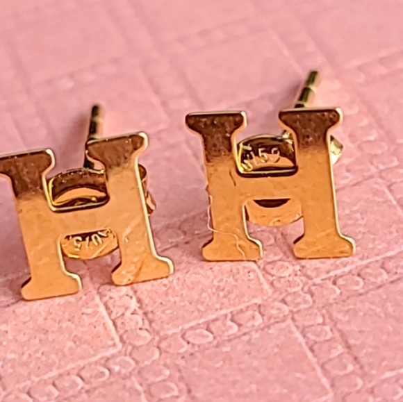 Letter earrings - Picture 5 of 7